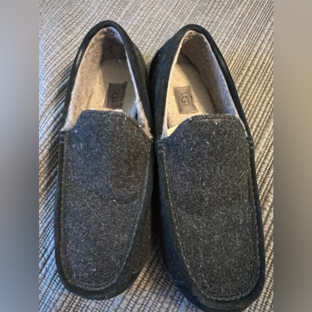 Men’s wool UGG slippers like new